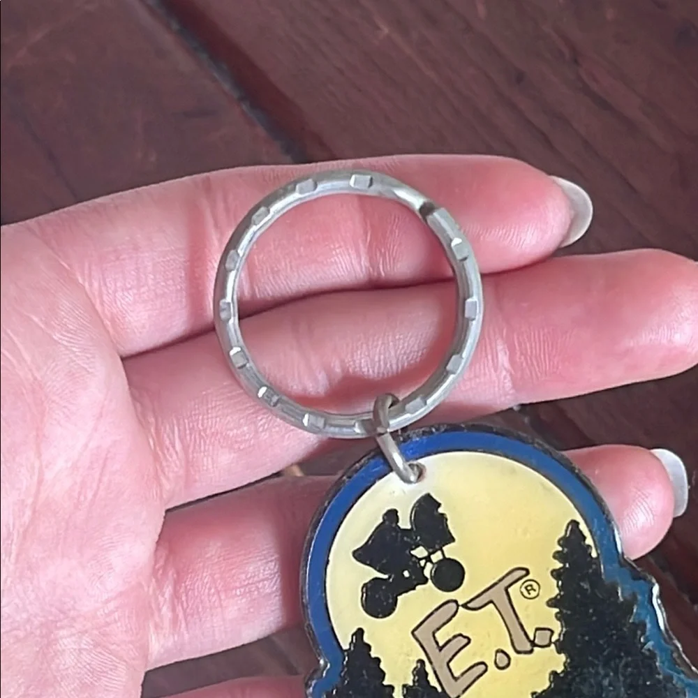 1982 E.T. Universal Studios vintage keychain
